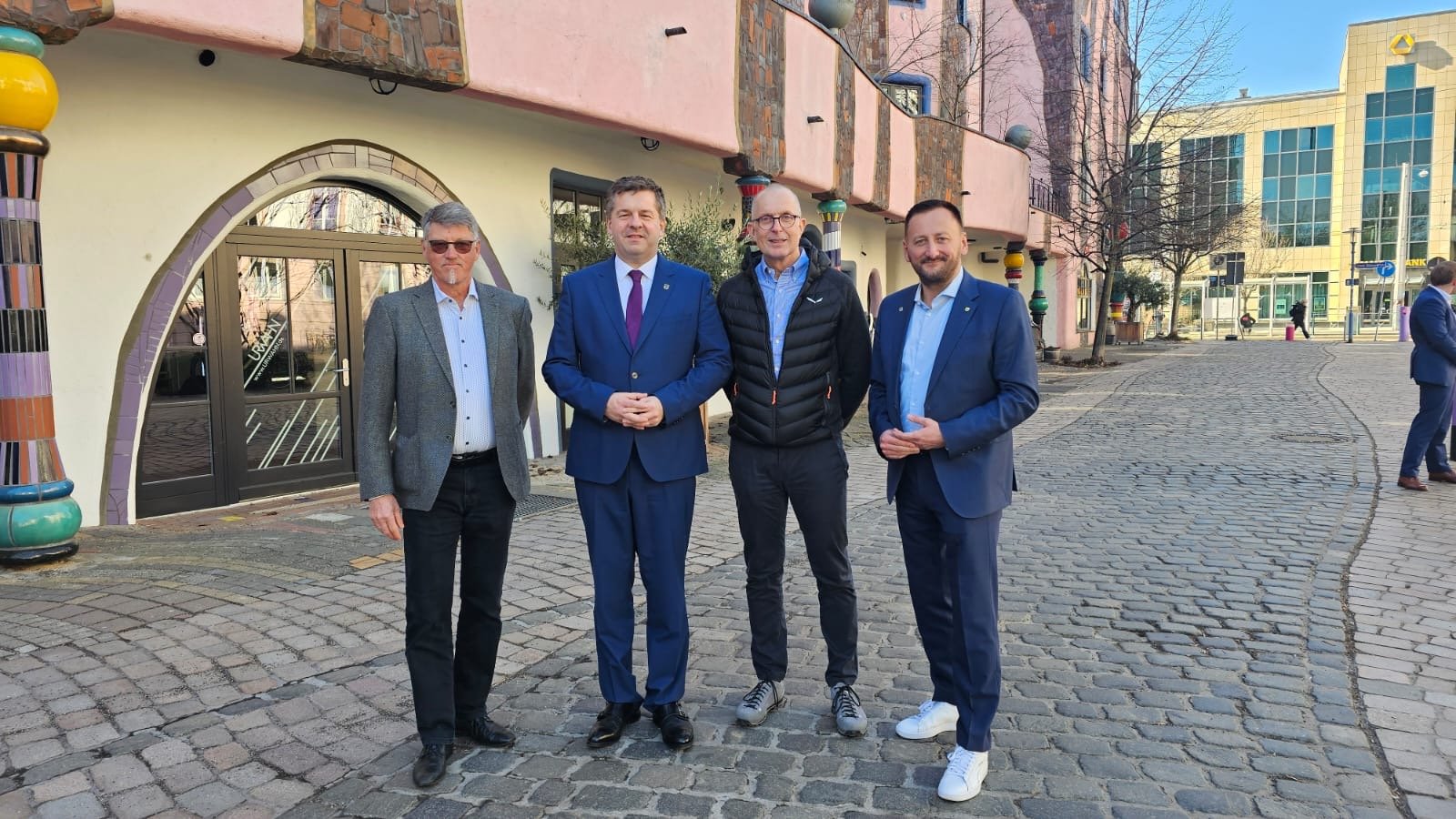 9bde0efd-1382-4a8a-8b6c-8a4b3afba60f