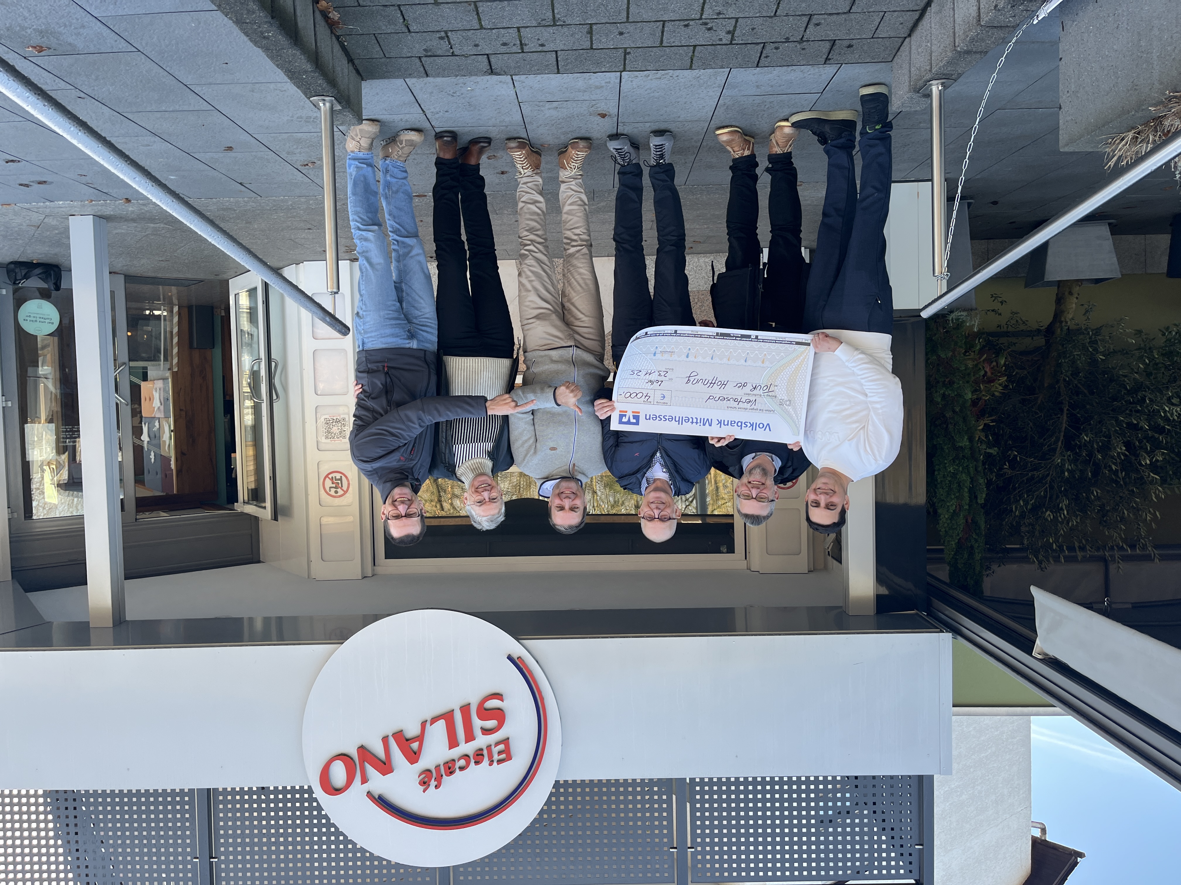 Kostenfreies Eis- Schlecken gegen Spende für den guten Zweck